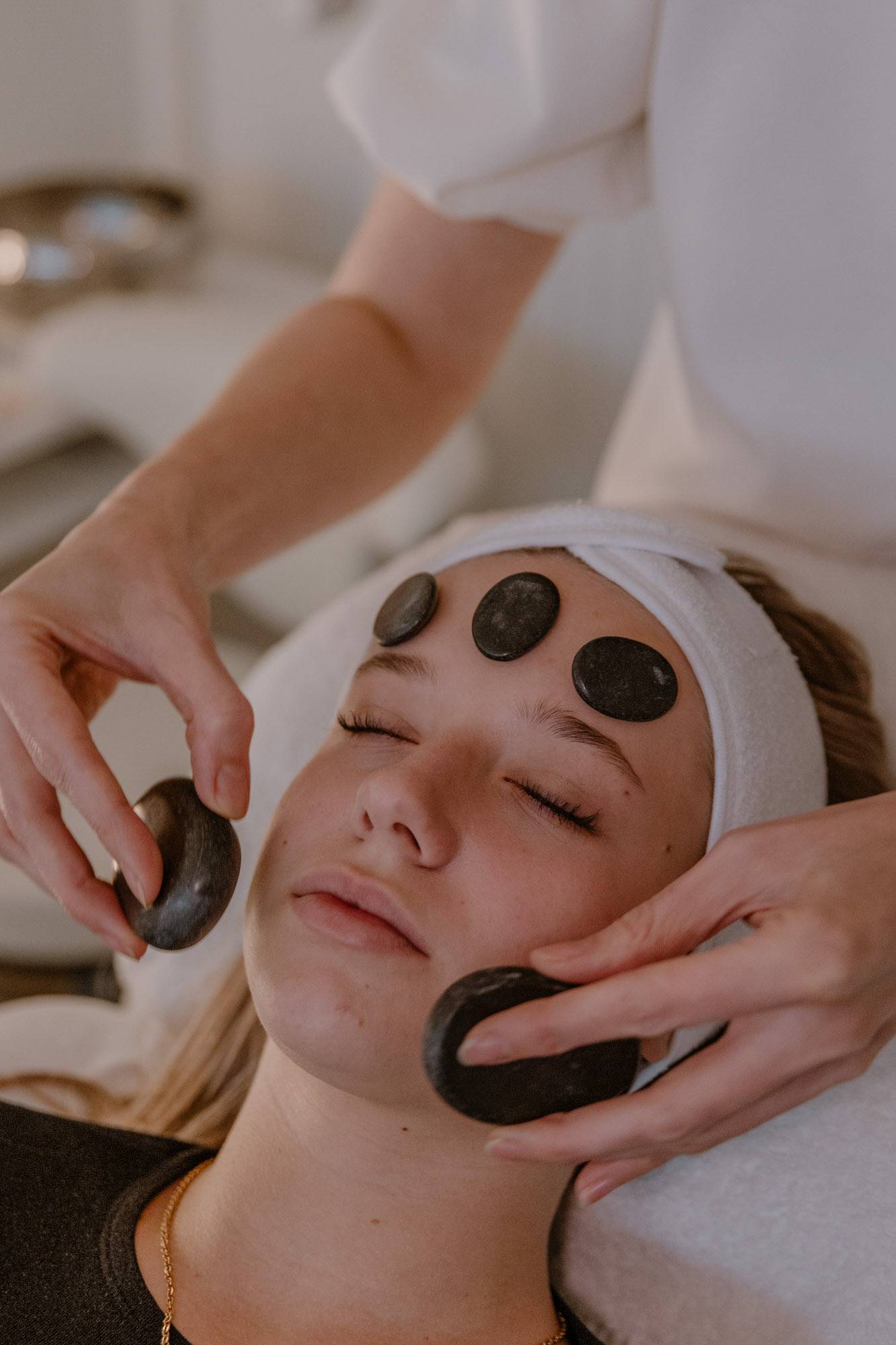 Hot Stone Gesichtsbehandlung